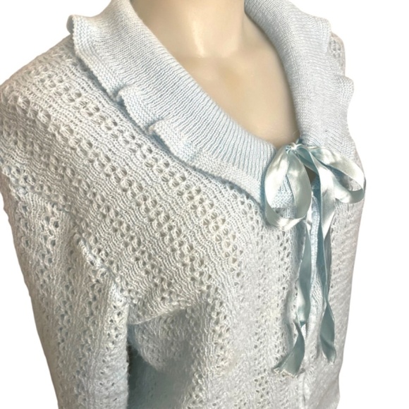 Light Blue Vintage Sweater 🤍 - Picture 3 of 9